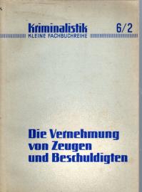 Die Vernehmung von Zeugen und Beschuldigten.